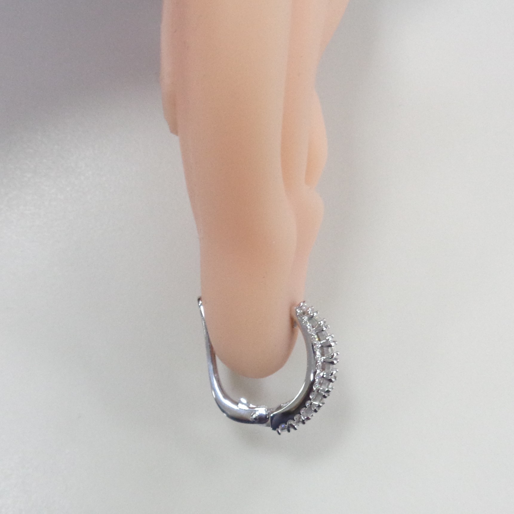 Серьги из белого золота с бриллиантами